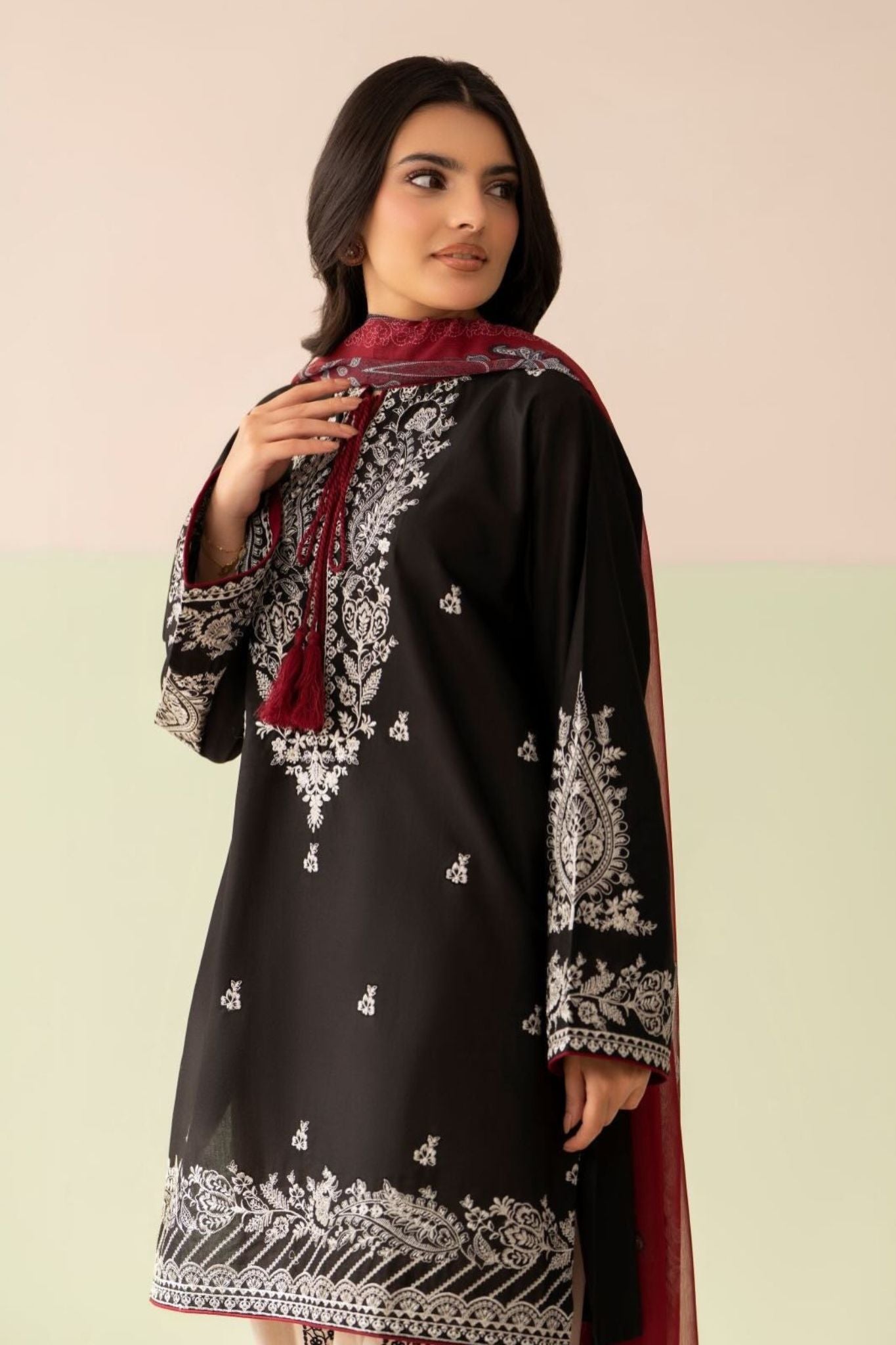 Siyah Nigar – 3 Piece Embroidered Lawn Suit