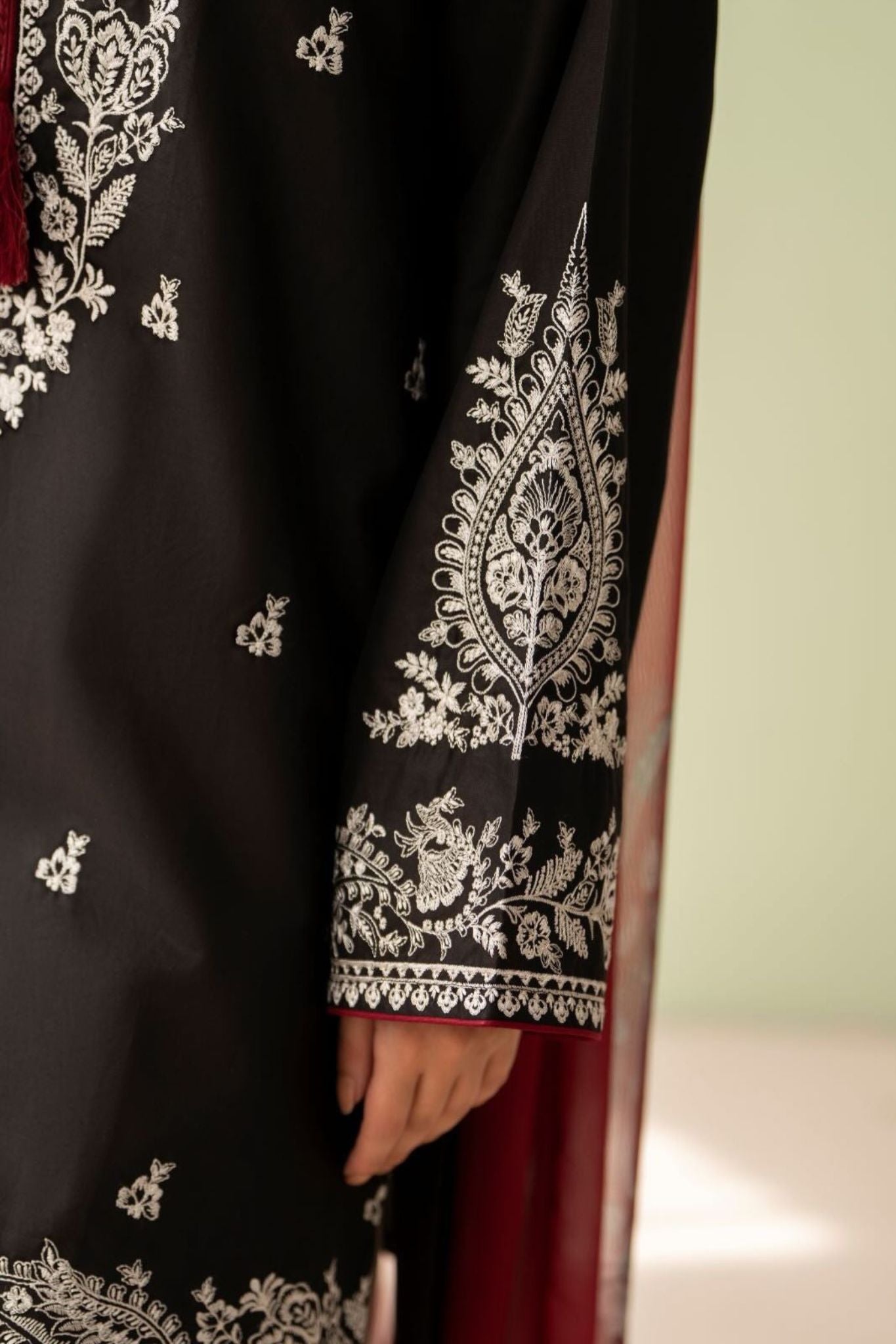 Siyah Nigar – 3 Piece Embroidered Lawn Suit
