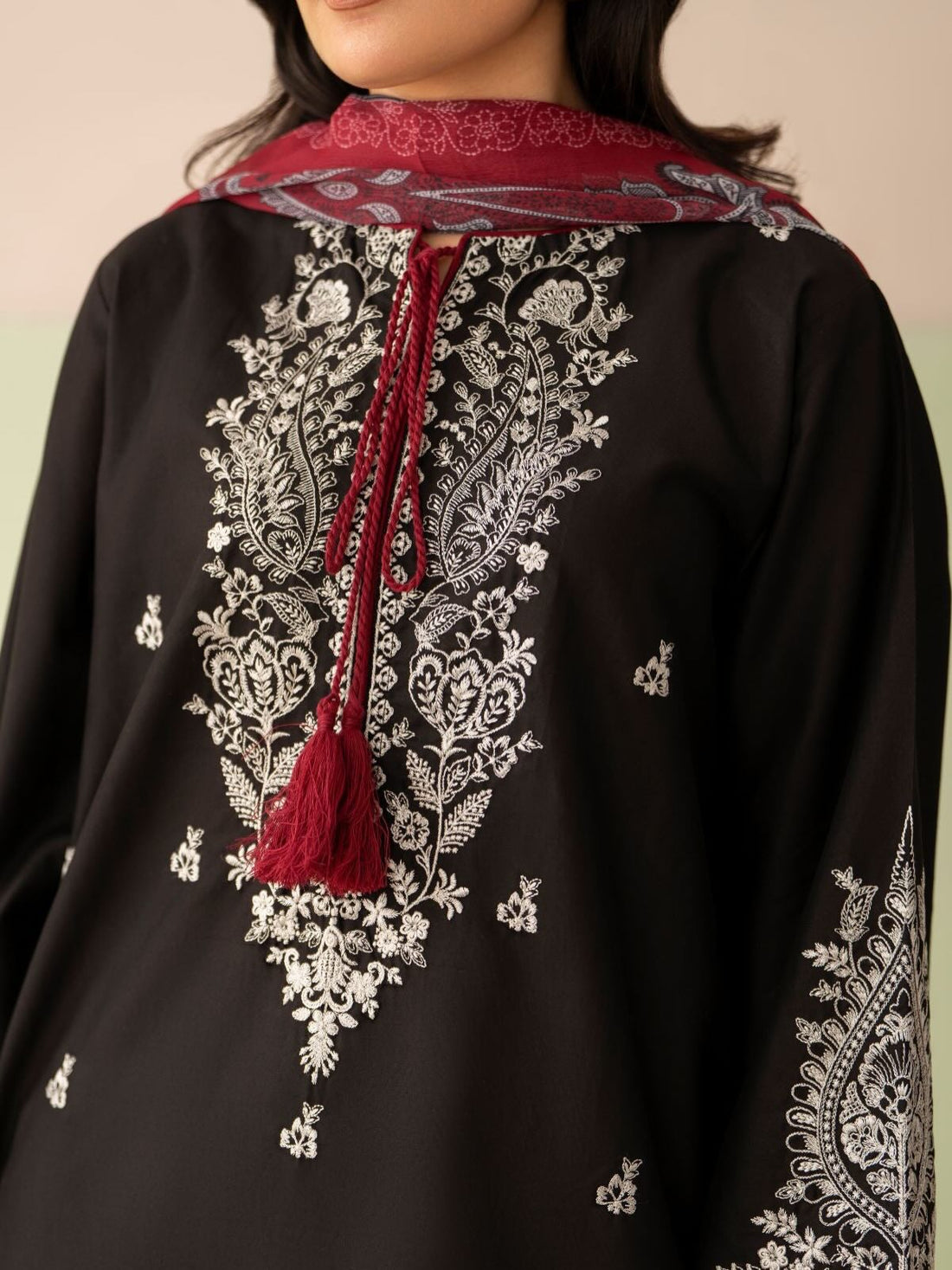 Siyah Nigar – 3 Piece Embroidered Lawn Suit
